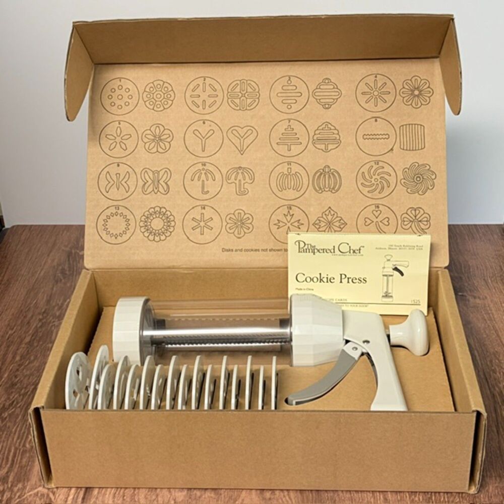 Pampered Chef 1525 Cookie Press NIB Unused 16 Discs Recipes Original Box